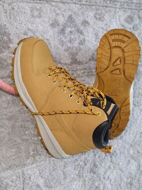 Nike Men's Tan Work-Style Hiking Boots